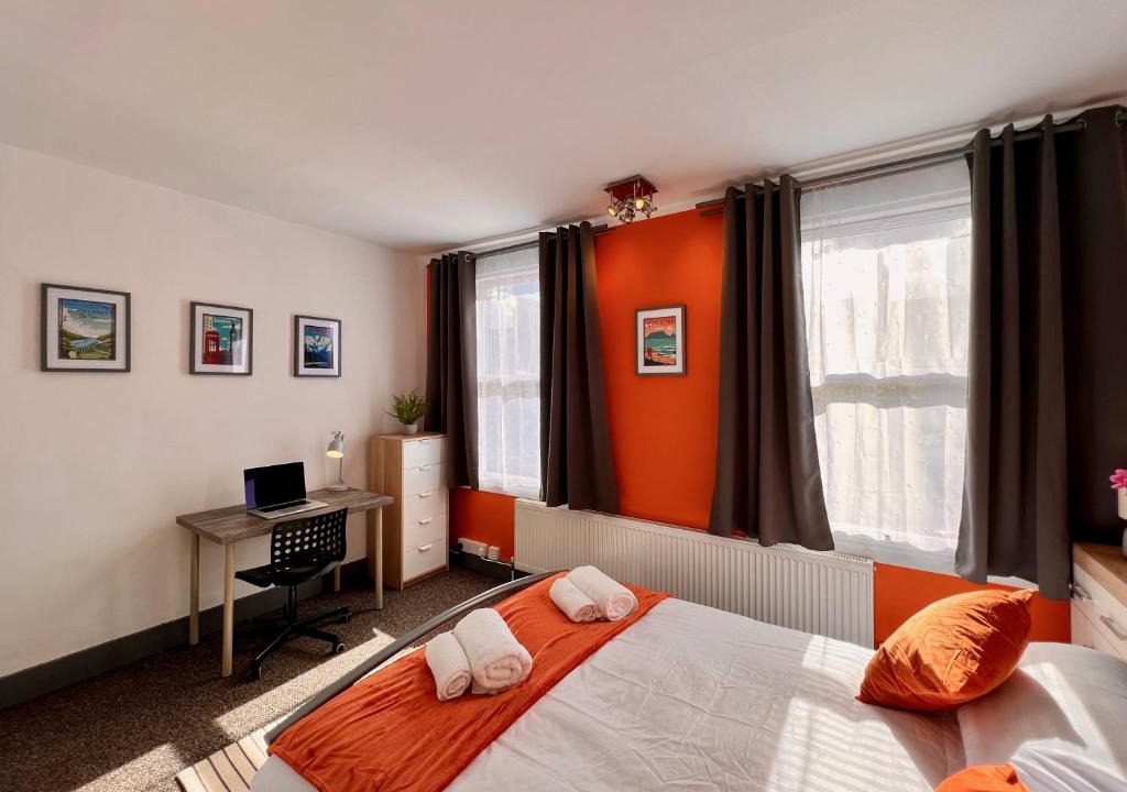 Higham Hill House | Clarence House 3 Bedrooms 8min to Station E17 North East London