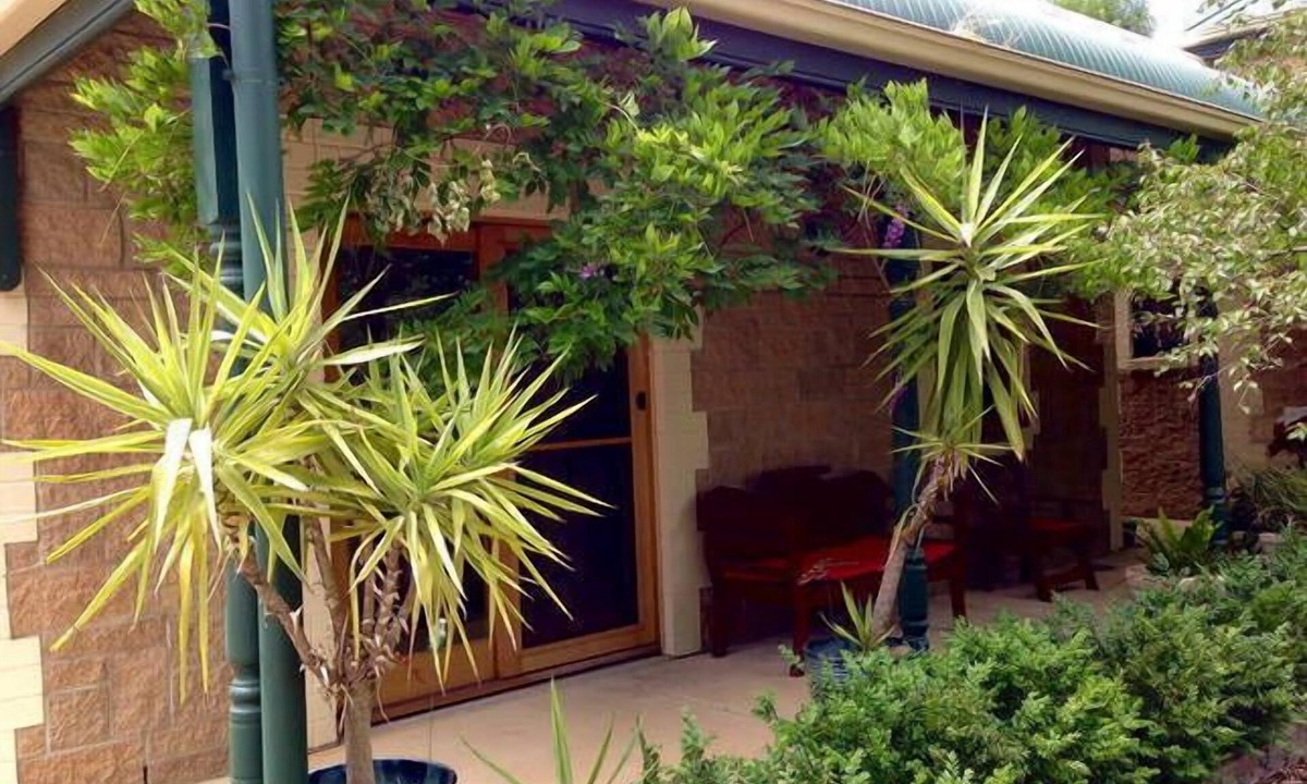 Clare Hotel | Clarevale Cottage B&B