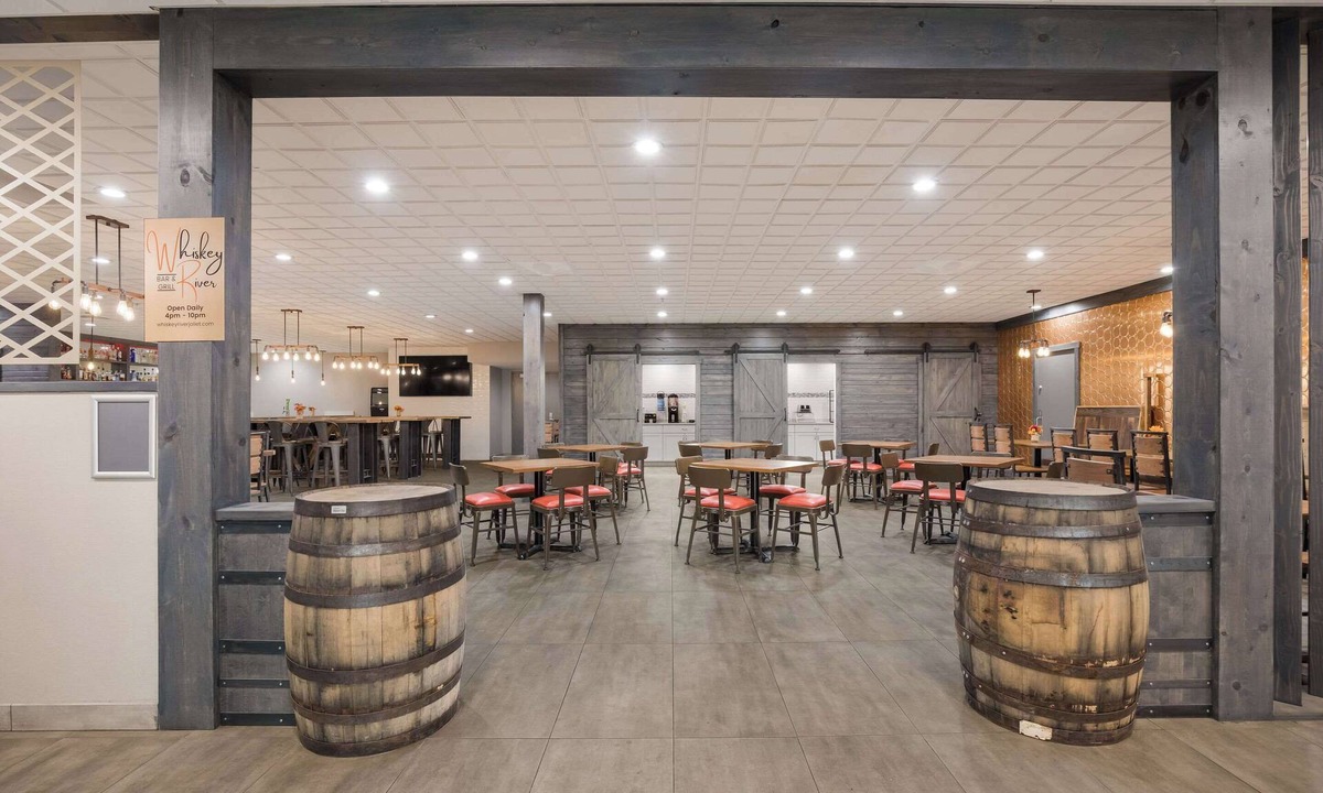 Joliet Hotel | Clarion Hotel & Convention Center Joliet