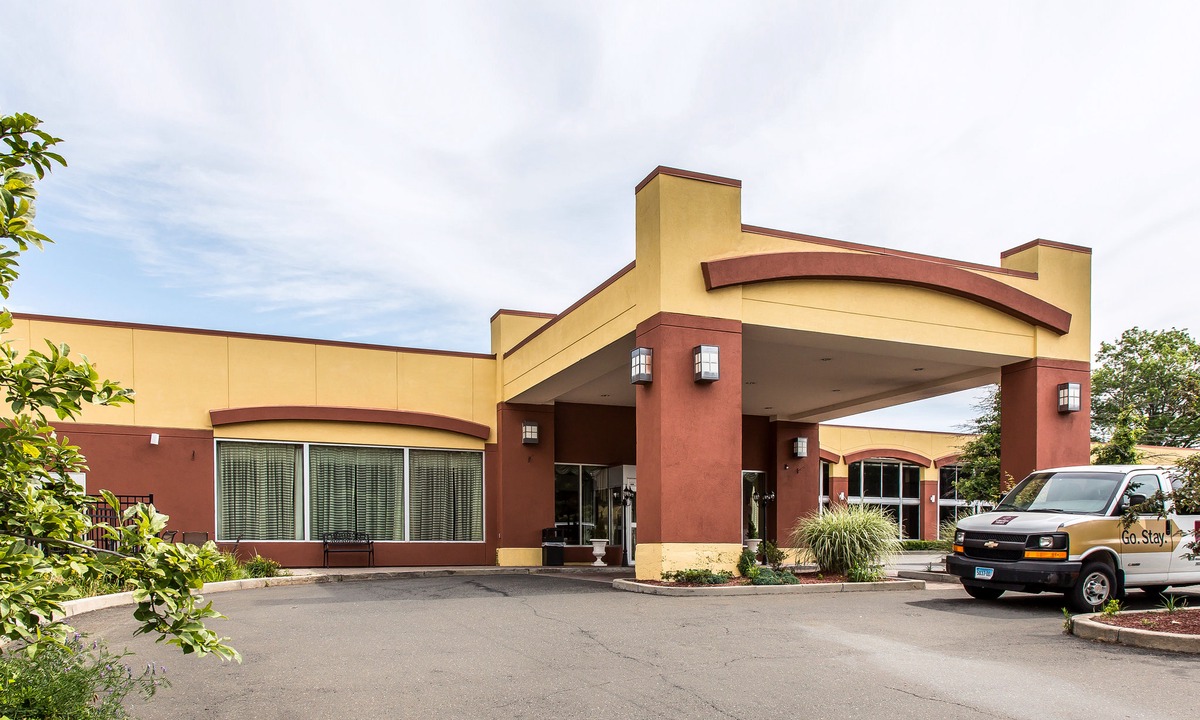 Hamden Hotel | Clarion Hotel & Suites Hamden - New Haven