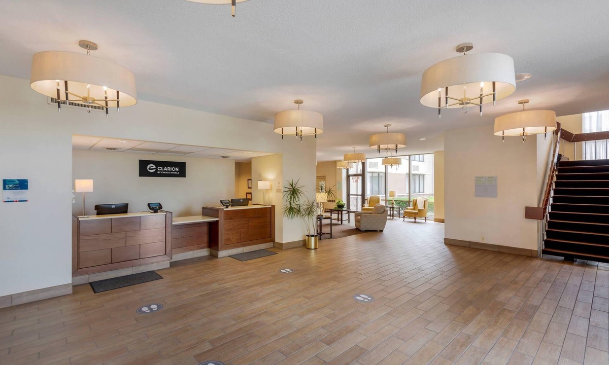 Elmira Hotel | Clarion Inn Elmira-Horseheads