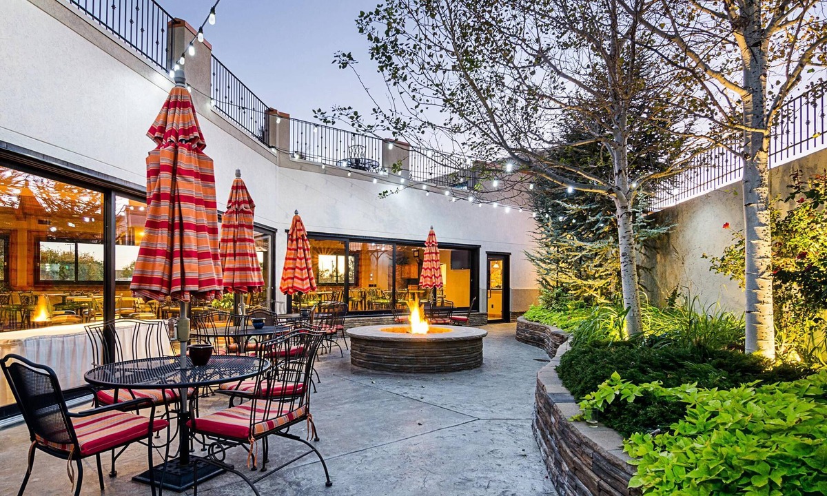 Garden City Hotel | Clarion Inn Garden City