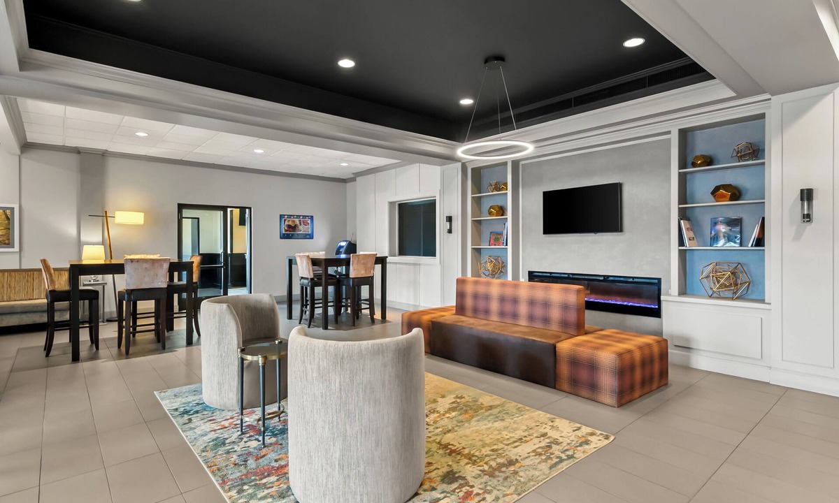 North Haven Hotel | Clarion Inn North Haven - New Haven North