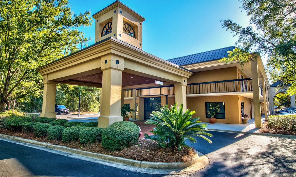 Aiken Hotel | Clarion Inn & Suites