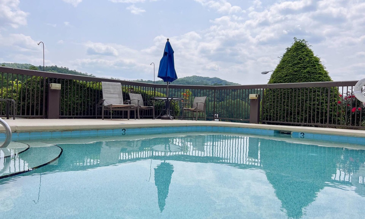 Cherokee Hotel | Clarion Point Cherokee