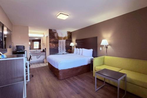 Athens Hotel | Clarion Pointe Athens I-65