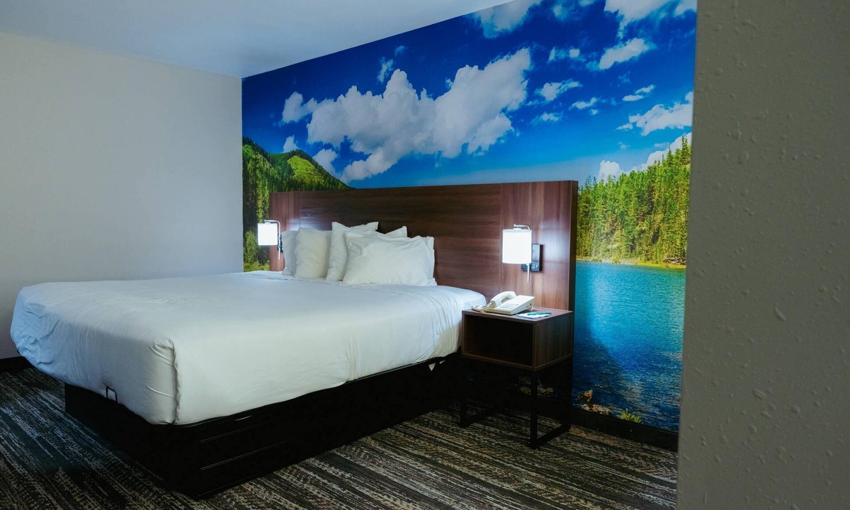 Dillard Hotel | Clarion Pointe-Dillard near Blue Ridge Mountains