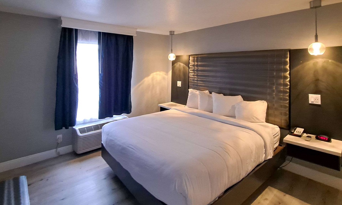 El Cajon Hotel | Clarion Pointe El Cajon San Diego East