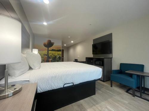 Ederville Hotel | Clarion Pointe Fort Worth East - Arlington