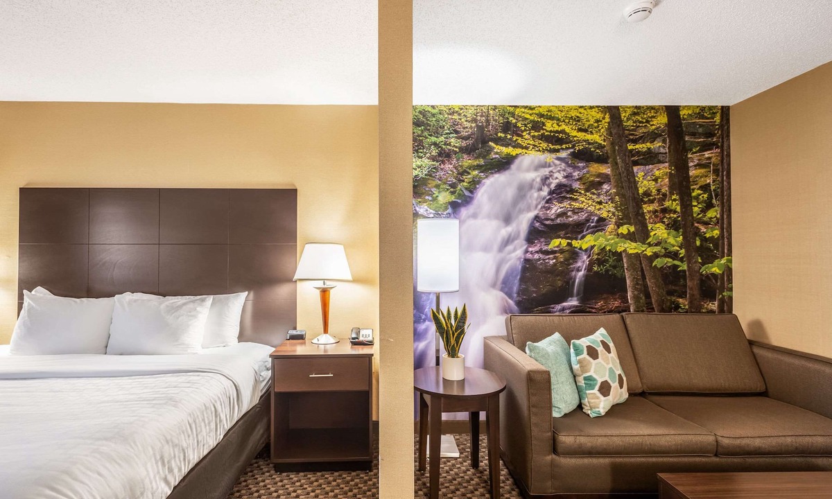 Harrisonburg Hotel | Clarion Pointe Harrisonburg