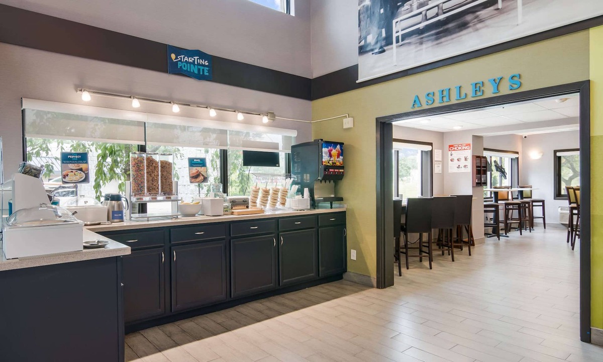 Jamestown Hotel | Clarion Pointe Jamestown - Falconer