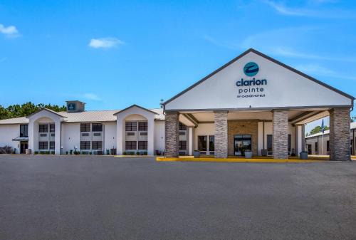 Marshall Hotel | Clarion Pointe Marshall