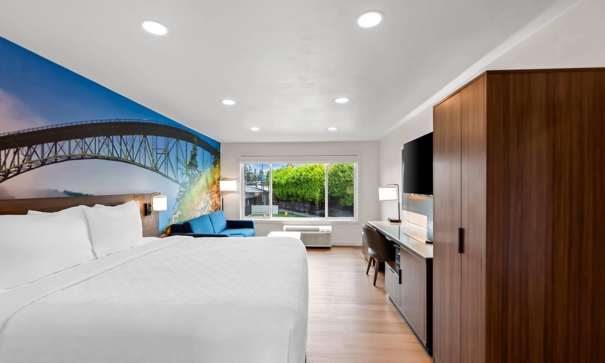 Mount Vernon Hotel | Clarion Pointe Mount Vernon - Burlington