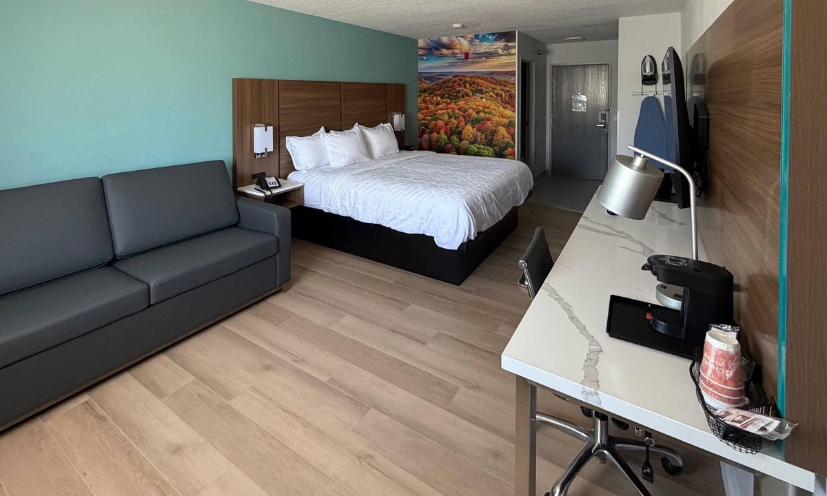 Turners Hotel | Clarion Pointe Springfield Southeast