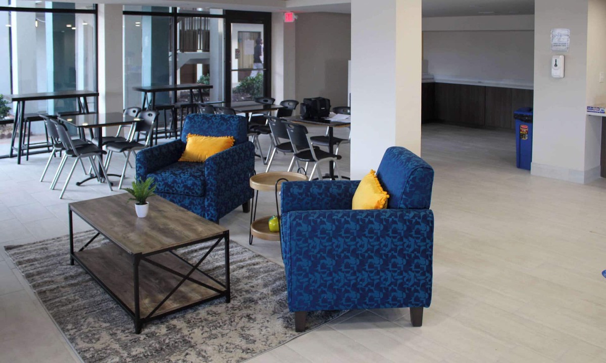 Statesville Hotel | Clarion Pointe Statesville