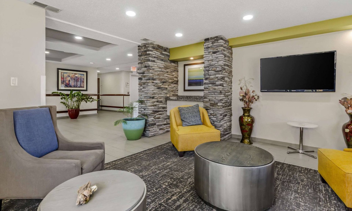 Staunton Hotel | Clarion Pointe Staunton East