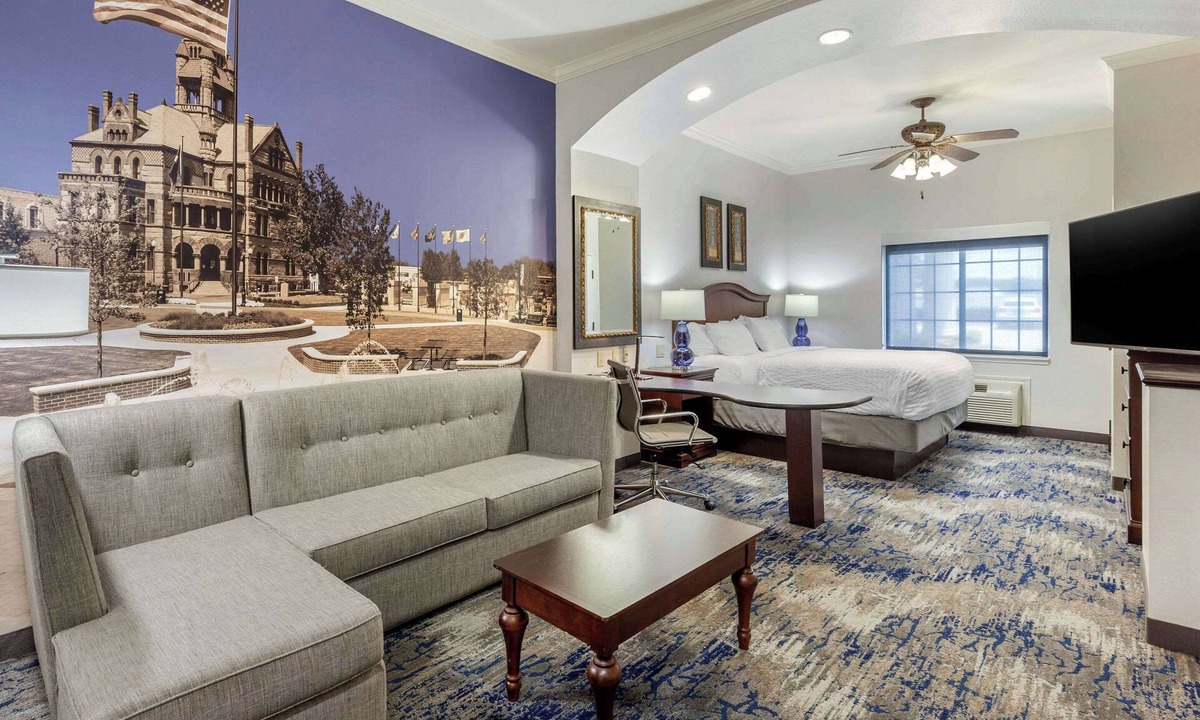 Sulphur Springs Hotel | Clarion Pointe Sulphur Springs