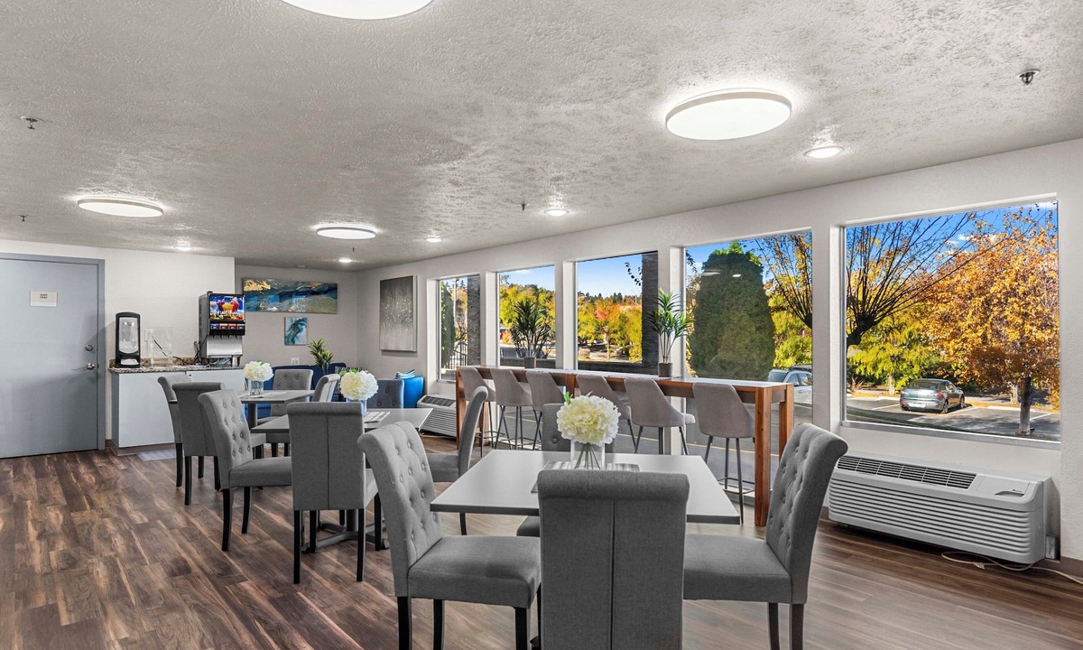 Wenatchee Hotel | Clarion Pointe Wenatchee