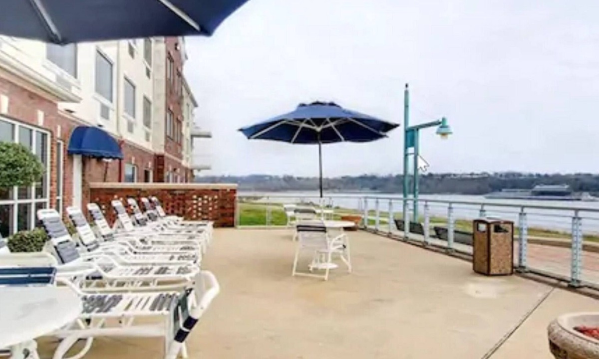 Vidalia Hotel | Clarion Suites Vidalia Riverfront