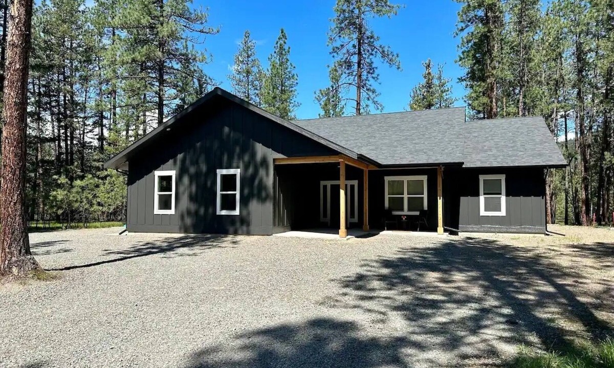 Riverbend House | Clark Fork Crossing - Adventures You Seek in Western Montana. River access.