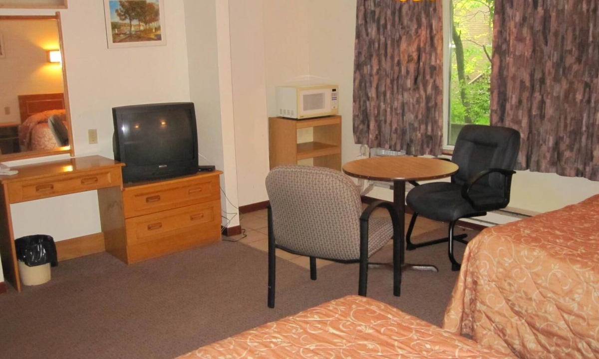 Clarkson Hotel | Clarkson Village Motel