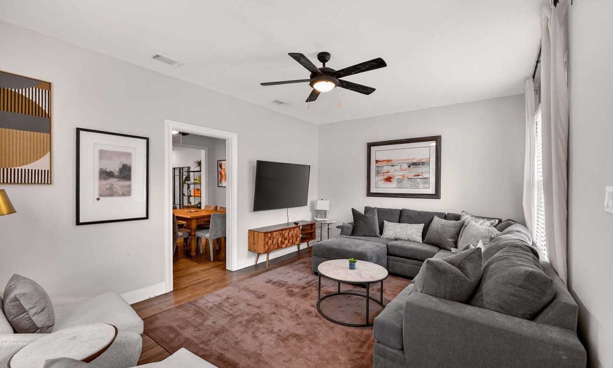 Clarksville House | Clarksville Duplex + Close to DT - Ivory Combo!