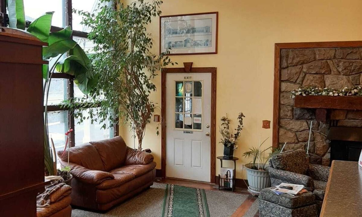 Frostburg Hotel | Clarysville Motel