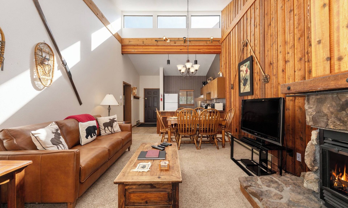 Winter Park Condo | Classic 2 bedroom - clean and comfortable with full kitchen