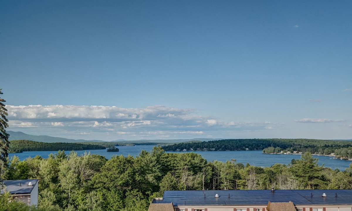 Weirs Beach Condo | Classic 3BR Getaway – Short Drive to Lake & Beach