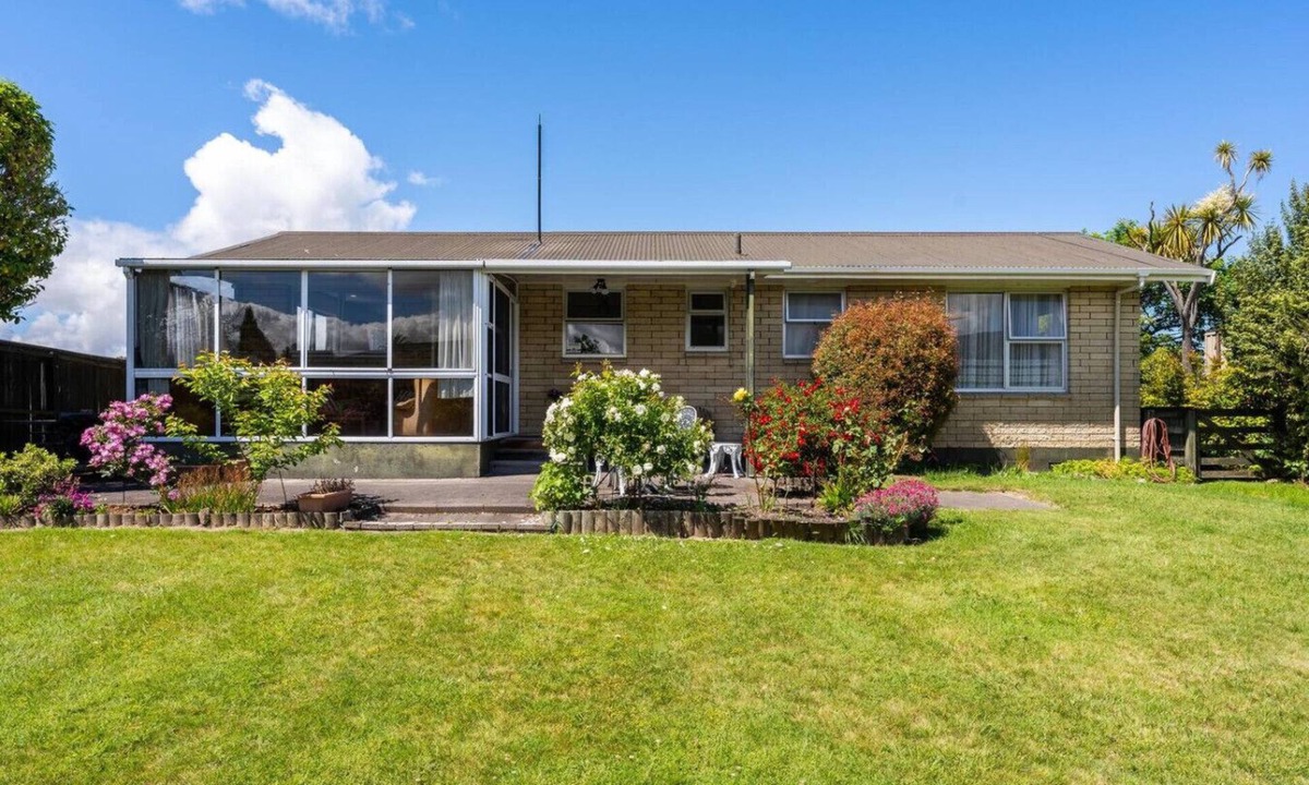 Taupo House | Classic Bach with Wifi and pets