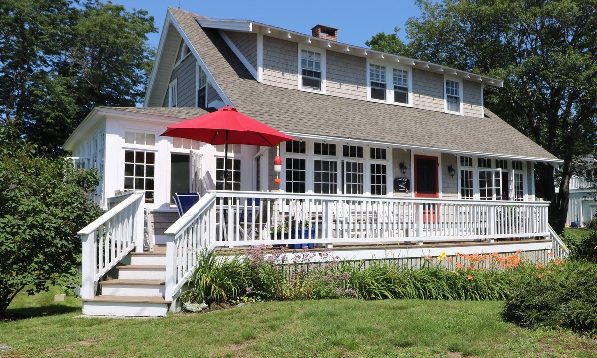 Kennebunk House | Classic Beach Cottage - 4 Min Walk to Beachn6/27-7/3 - Friday Checkout Offered