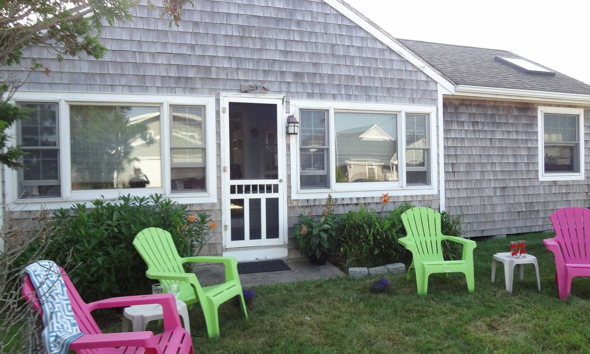 Point Judith Cottage | Classic Beach Cottage, Steps to Ocean Break.