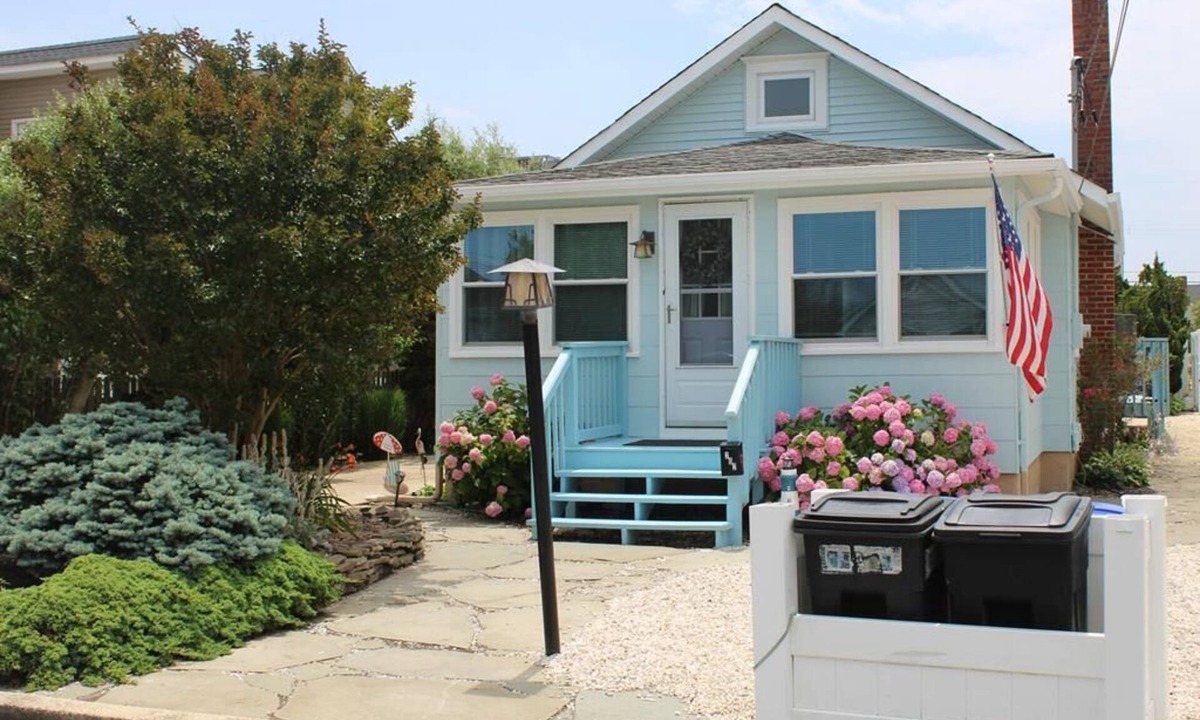 Ship Bottom House | Classic Beach Cottage w/private yard