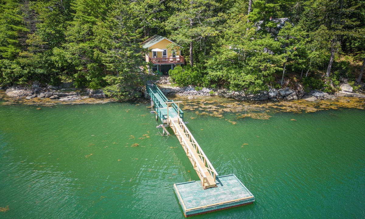 West Boothbay Harbor Cottage | Classic Boathouse - 2BD Waterfront Cottage - Dock & Float Access