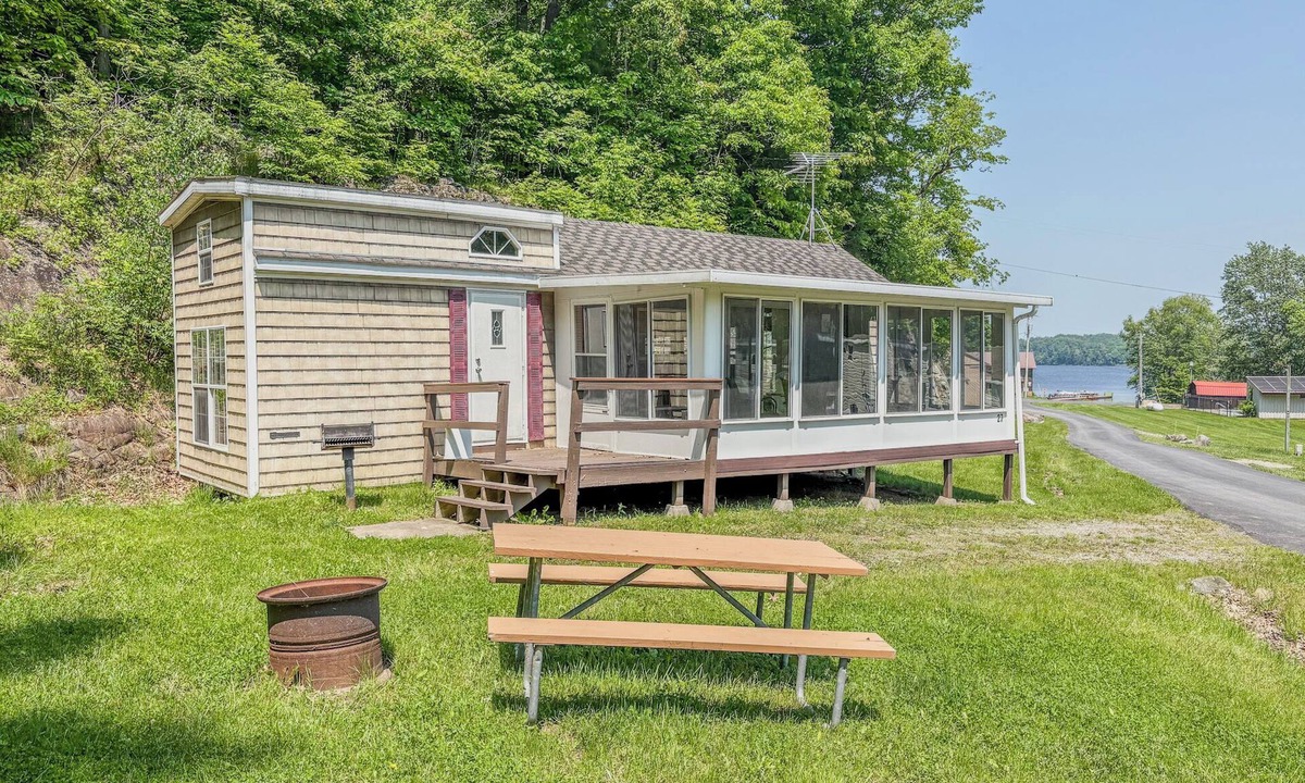 Hammond House | Classic Camper on Black Lake w/Lake view. Campground & Pet Friendly!