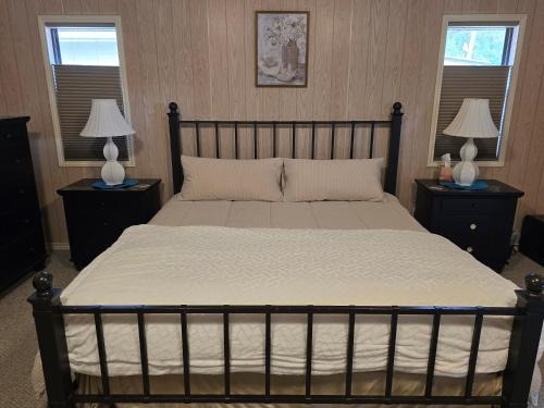Canyon Lake Apartment | Classic Charm Close to Lake 2