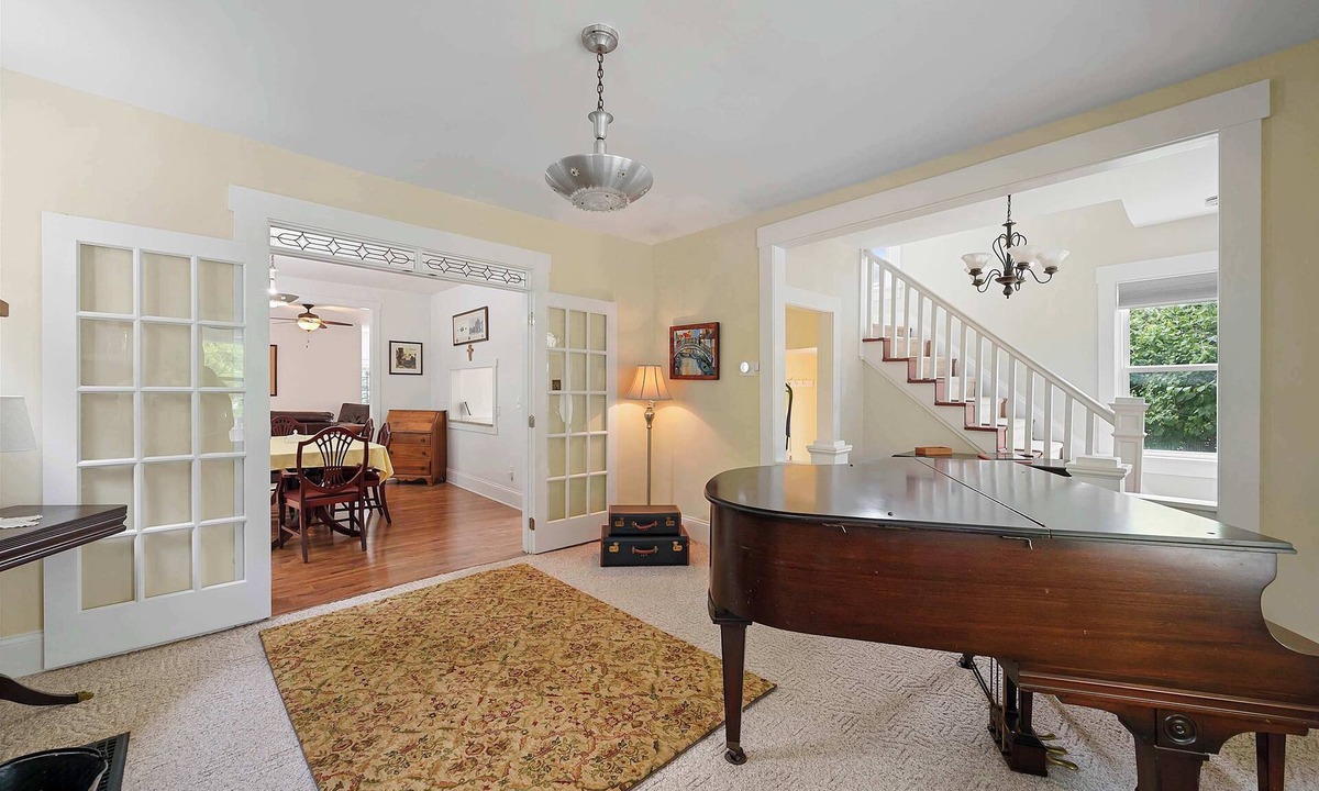 Grandview Heights House | Classic Charm on Ashland – For 8