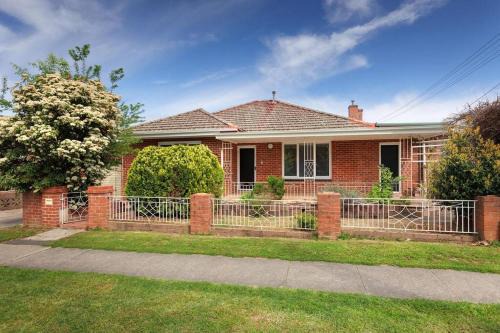 South Albury Apartment | Classic Chic on Olive