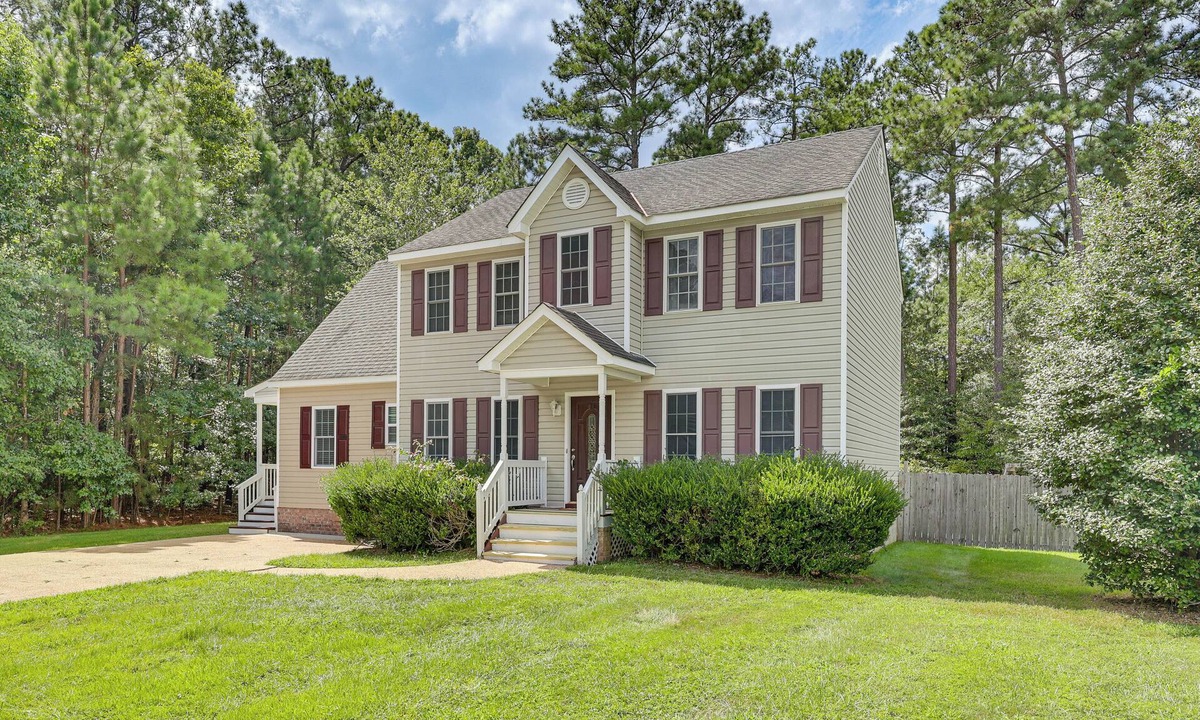 North Chesterfield House | Classic Colonial Home w/Private Yard in Richmond!