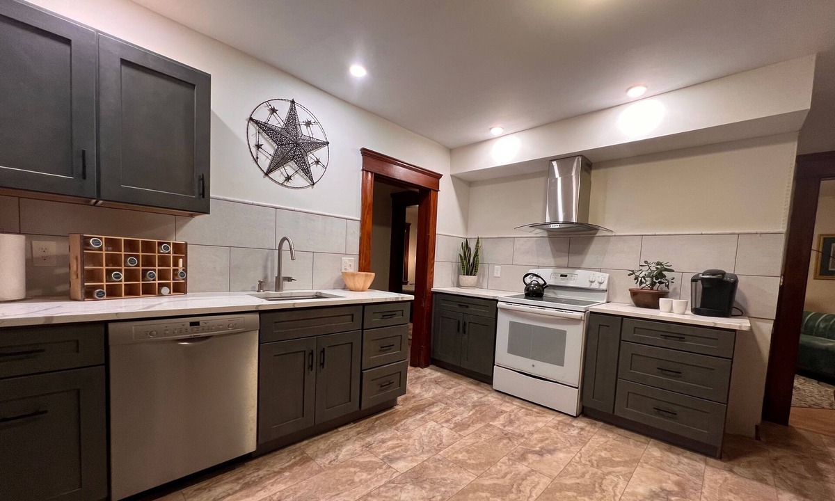 Greenfield Apartment | Classic Comfort in Greenfield