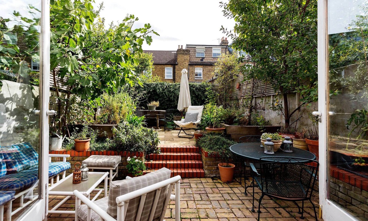 Nightingale House | Classic Contemporary, by Veeve