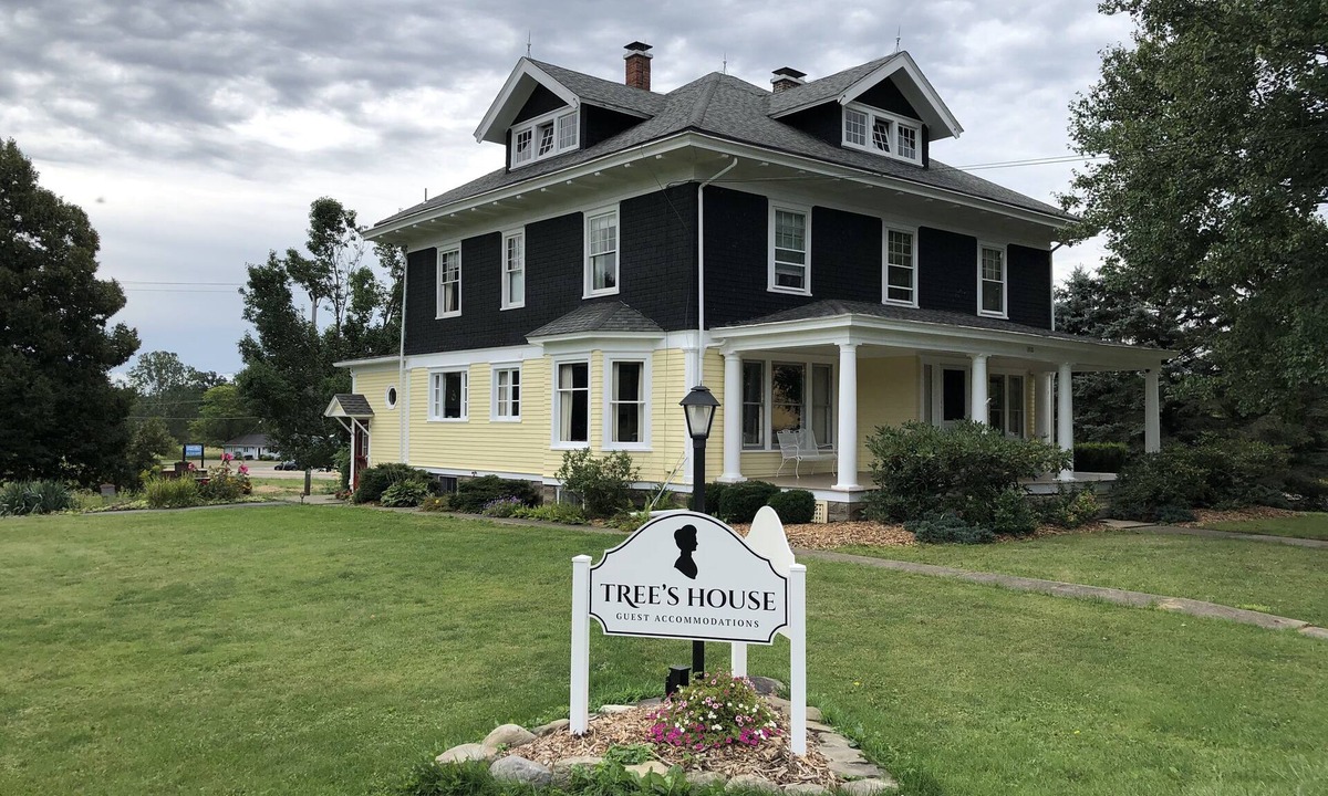 Jamestown House | Classic Country Home - Great for Gatherings!