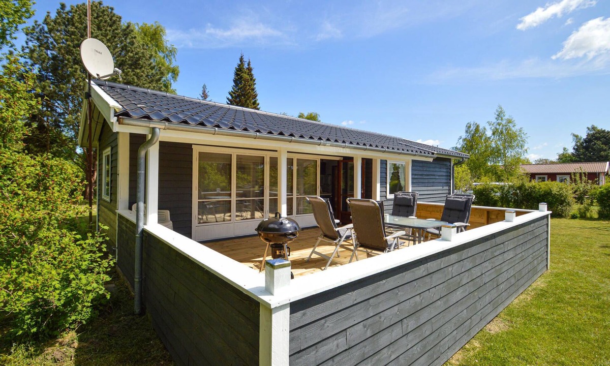 Knubbeløkke House | Classic, Danish cottage near the water.