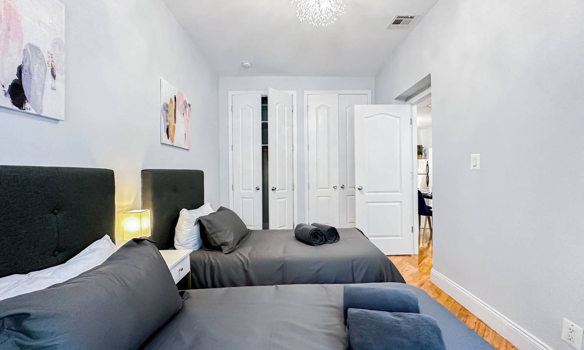 Crown Heights House | Classic Five Bedroom 2 Minutes To Train