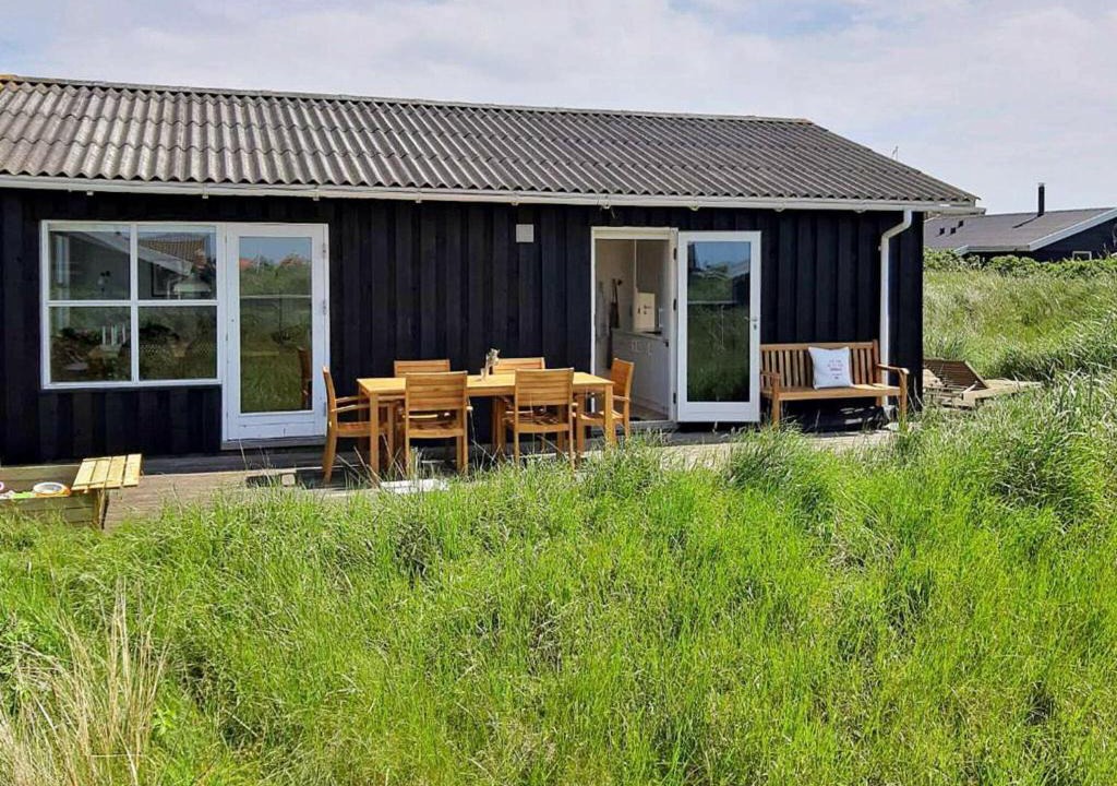 Skagen House | Classic Holiday Home in Skagen with Terrace