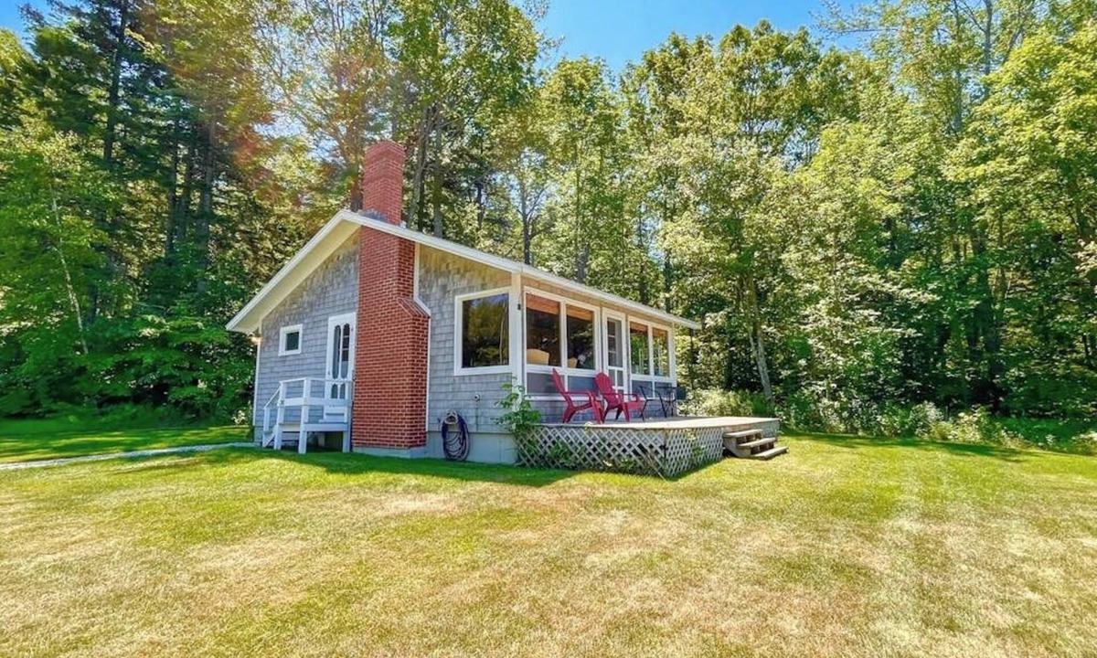 Saint George Cabin | Classic home overlooking the St. George River with deck & great views