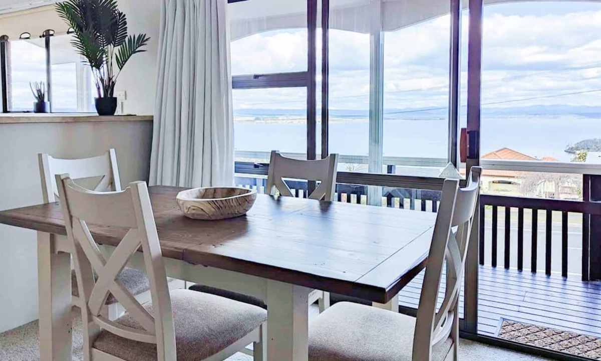 Acacia Bay House | Classic Home - Stunning Lake Views!