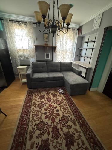 Schenectady Apartment | Classic king and queen suite