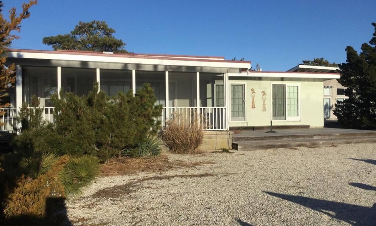 Loveladies House | CLASSIC LAGOON FRONT HOME