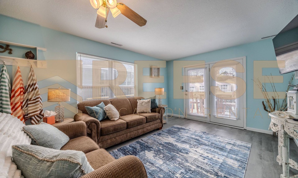 Lake Ozark House | Classic Lakeside Home